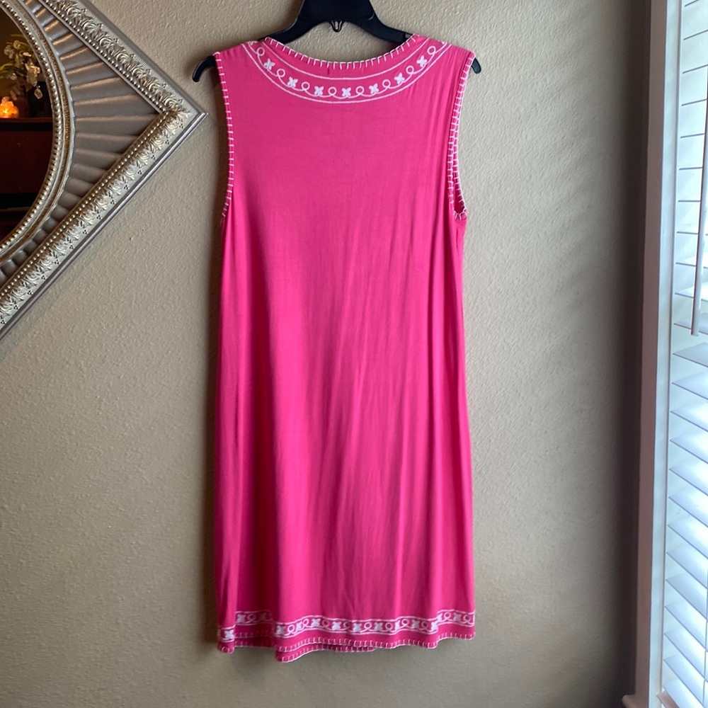Hot pink Embroidered color and embroidered rim at the bottom of dress. - Picture 2 of 2
